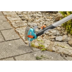Combisysteem 3in1 Voegenkrabber/borstel - 9cm - Gardena -Tuinverzorgingswinkel combisysteem 3in1 voegenkrabber borstel 9cm gardena 4 4