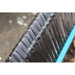 Combisysteem Straatbezem Met Schraper - Gardena -Tuinverzorgingswinkel combisysteem straatbezem met schraper gardena 5 6