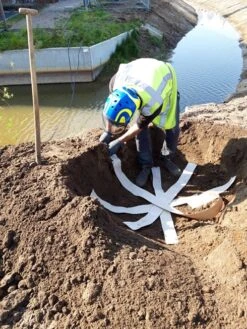RootBarrier® Watertapes 10cm Breed, Rol 50 Meter -Tuinverzorgingswinkel rootbarrier watertapes 17 1