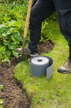 Tuinborderrand PE Grijs 3mm - 10x0,15m - Nature -Tuinverzorgingswinkel tuinborderrand pe grijs 3mm 10x0 15m nature 2