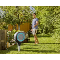 Tuinslangbox RollUp - M - 20m - Blauw - Gardena -Tuinverzorgingswinkel tuinslangbox rollup m 20m blauw gardena 7 7