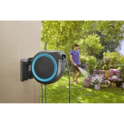 Wandslangenbox RollUp - M/L - 25m - Blauw - Gardena -Tuinverzorgingswinkel wandslangenbox rollup m l 25m blauw gardena 6 7