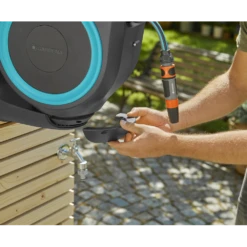 Wandslangenbox RollUp - S - 15m - Blauw - Gardena -Tuinverzorgingswinkel wandslangenbox rollup s 15m blauw gardena 5 7